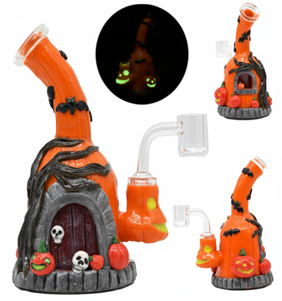 BUBBLER BONG GITD – Haunted tree house with pumpkins and skulls glow‑in‑the‑dark – ORANGE