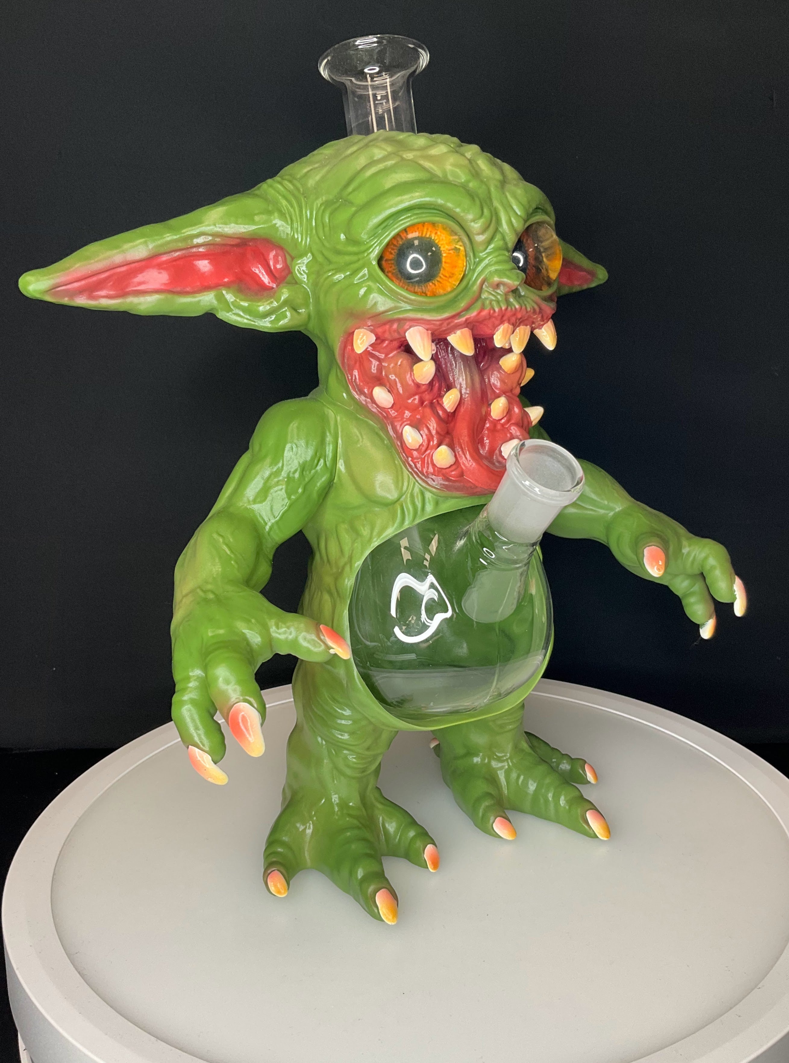 FULL BODY BONG - ZOMBIE YODA