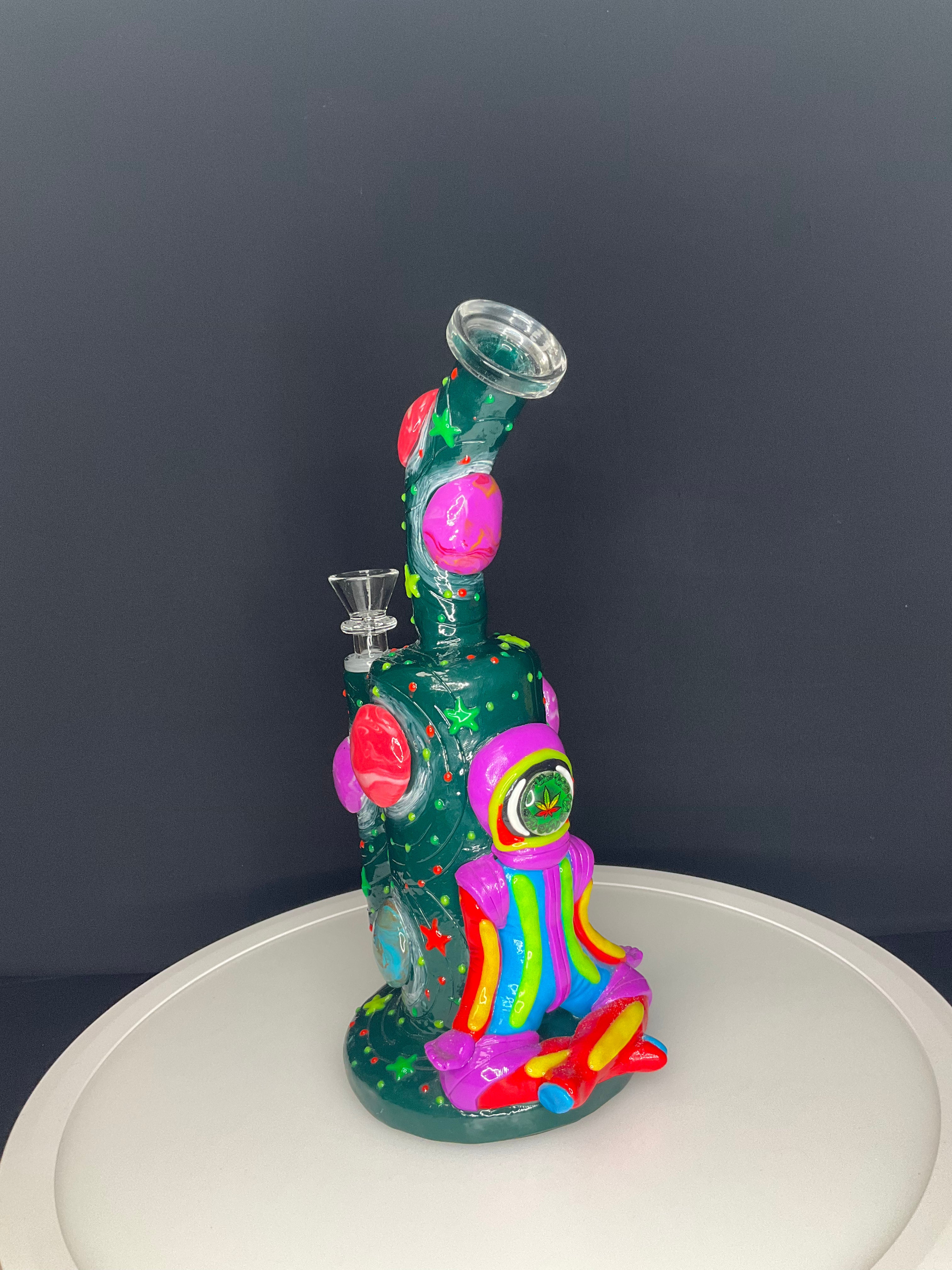 STRAIGHT BONG - Curved neck GITD planets with zen alien - DARK GREEN