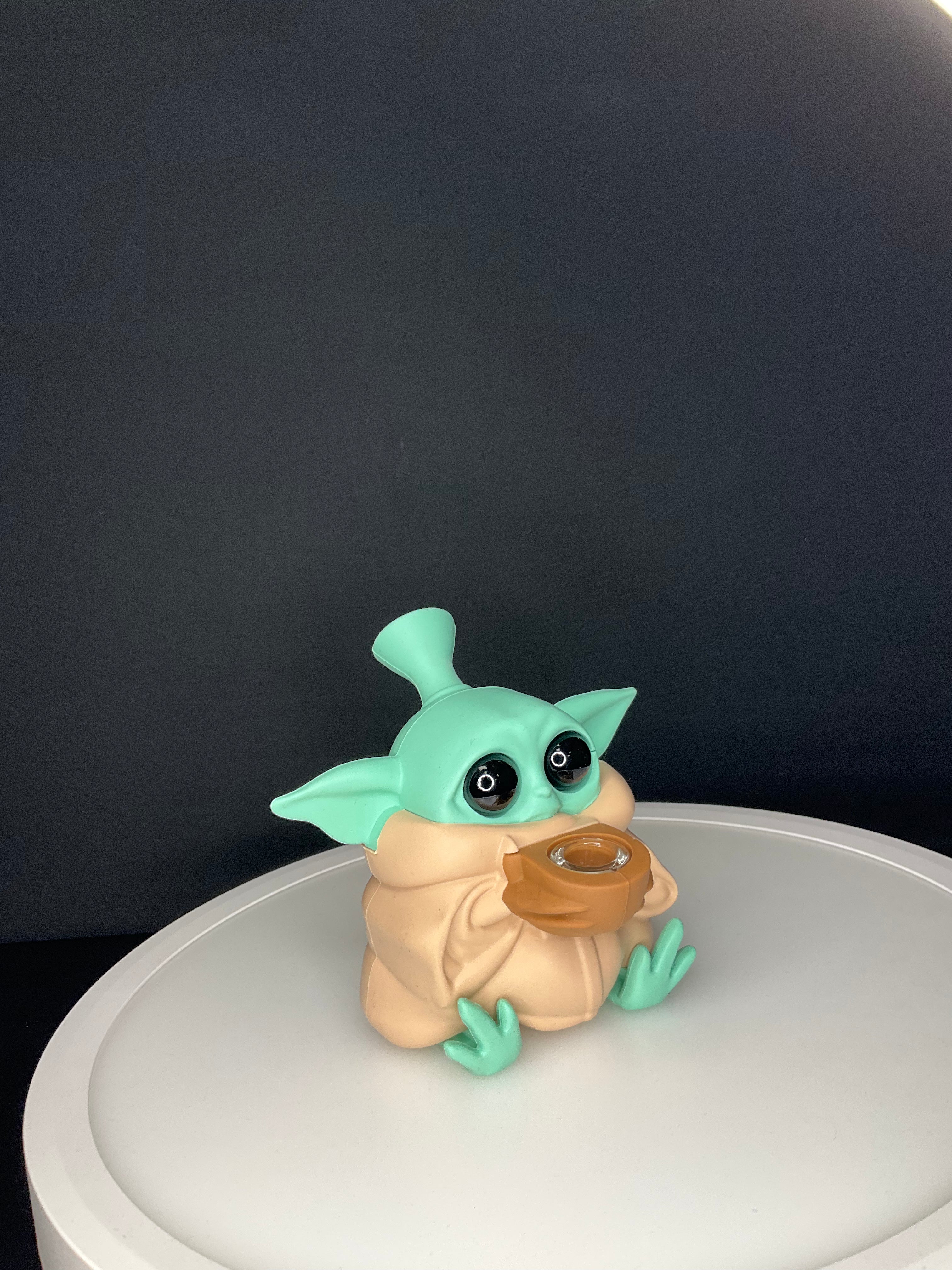 BUBBLER BONG - SILICONE BABY YODA SITTING - MULTICOLOURED