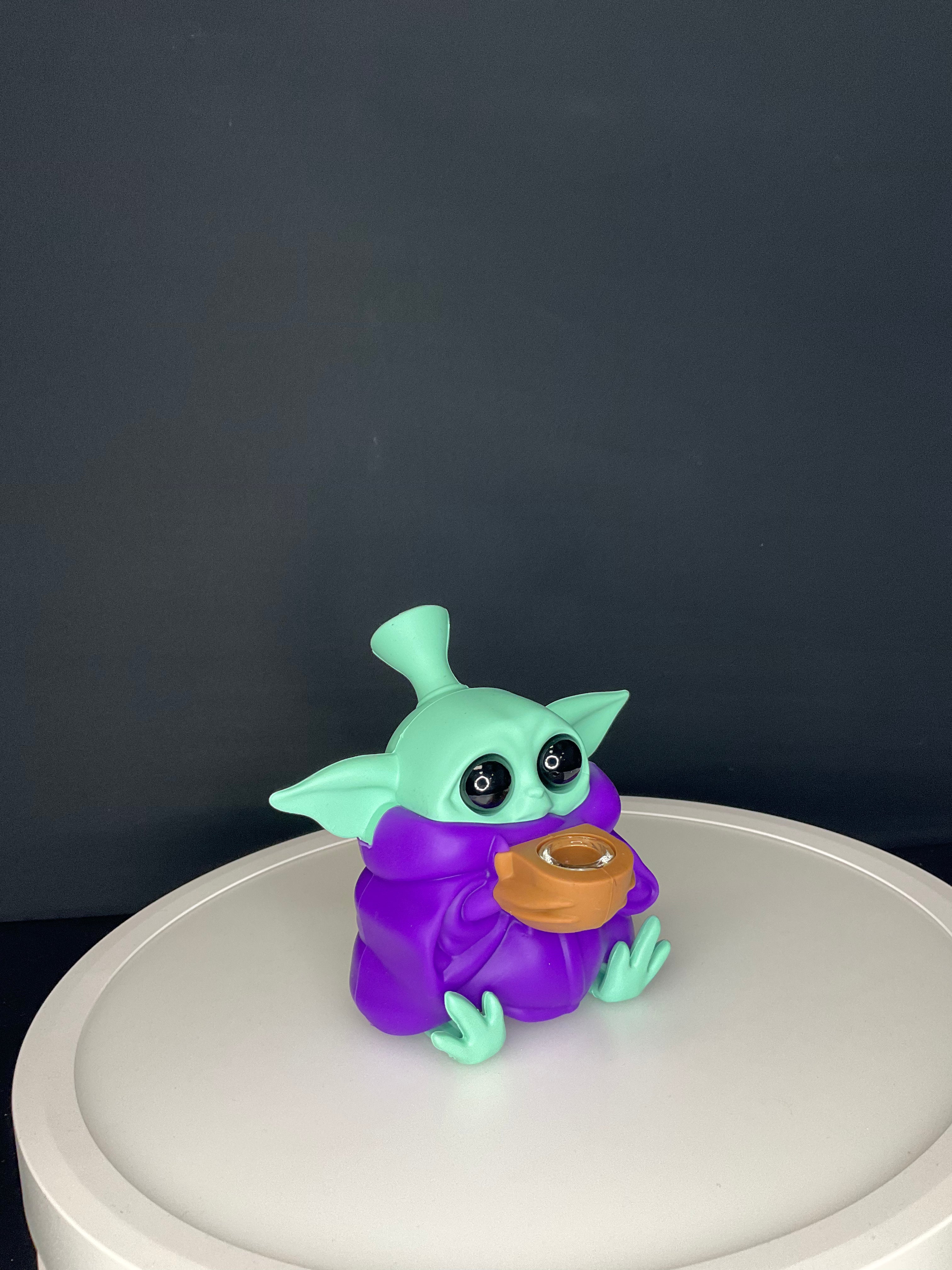 BUBBLER BONG - SILICONE BABY YODA SITTING - MULTICOLOURED