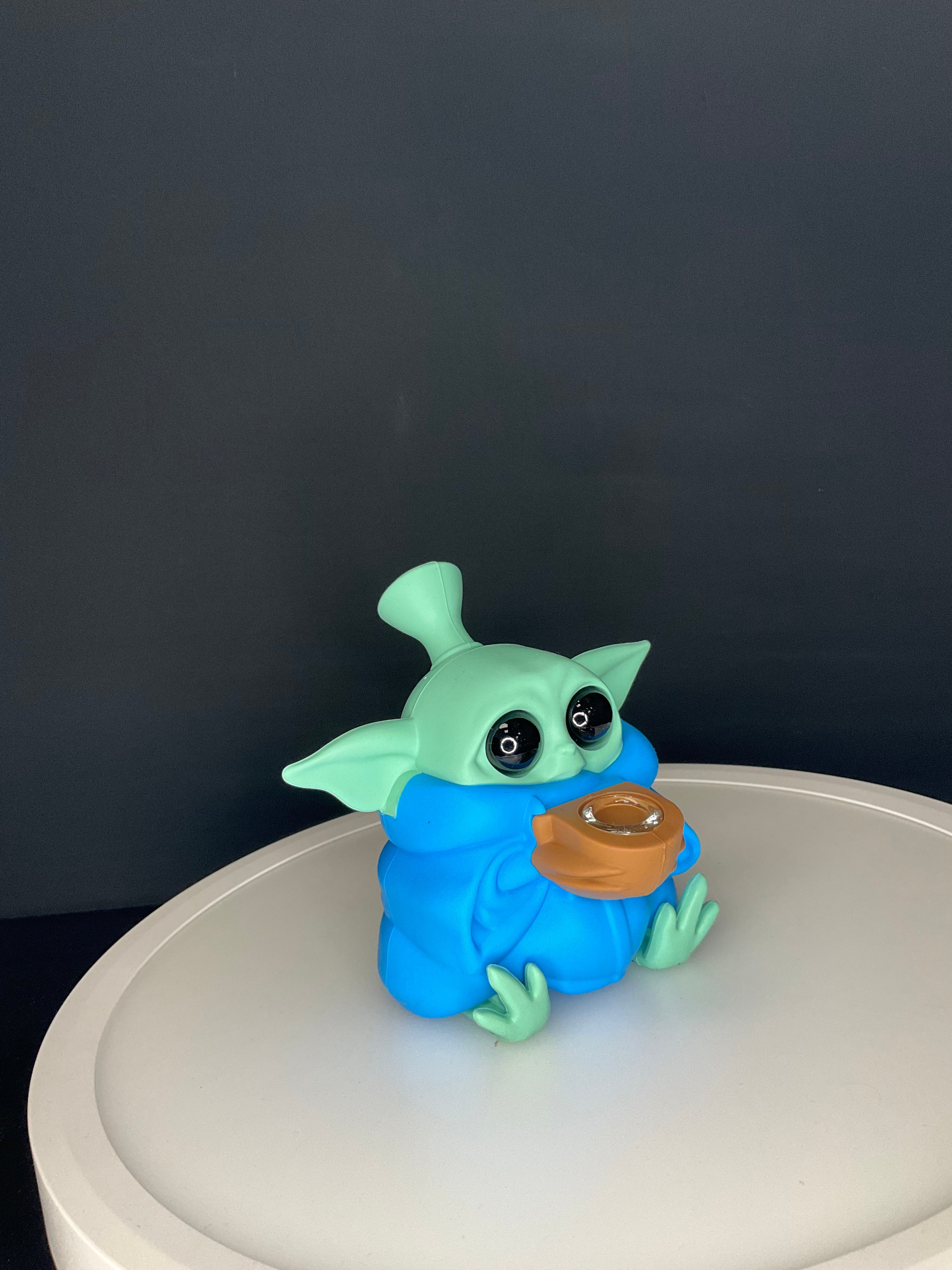 BUBBLER BONG - SILICONE BABY YODA SITTING - MULTICOLOURED