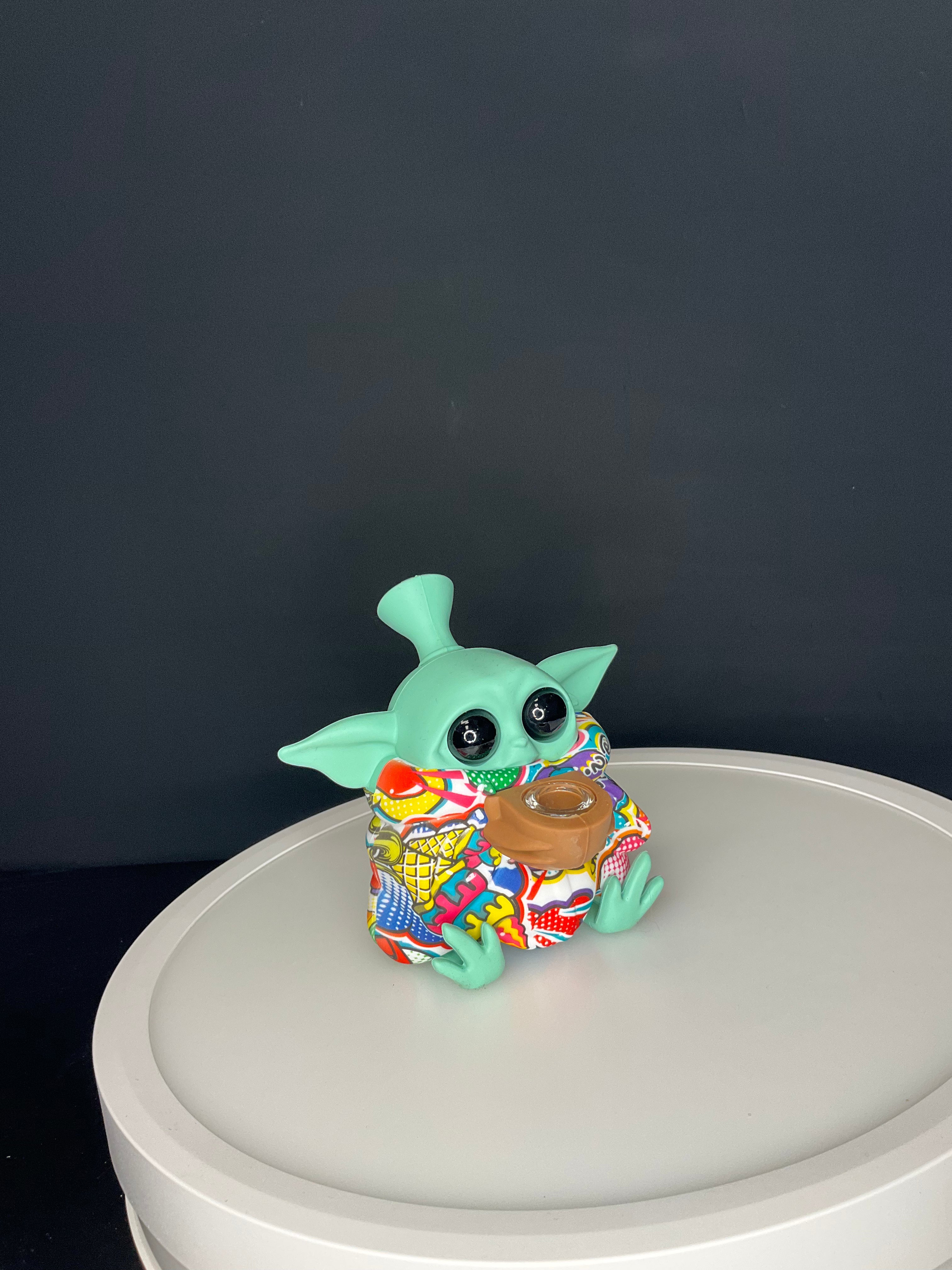 BUBBLER BONG - SILICONE BABY YODA SITTING - MULTICOLOURED