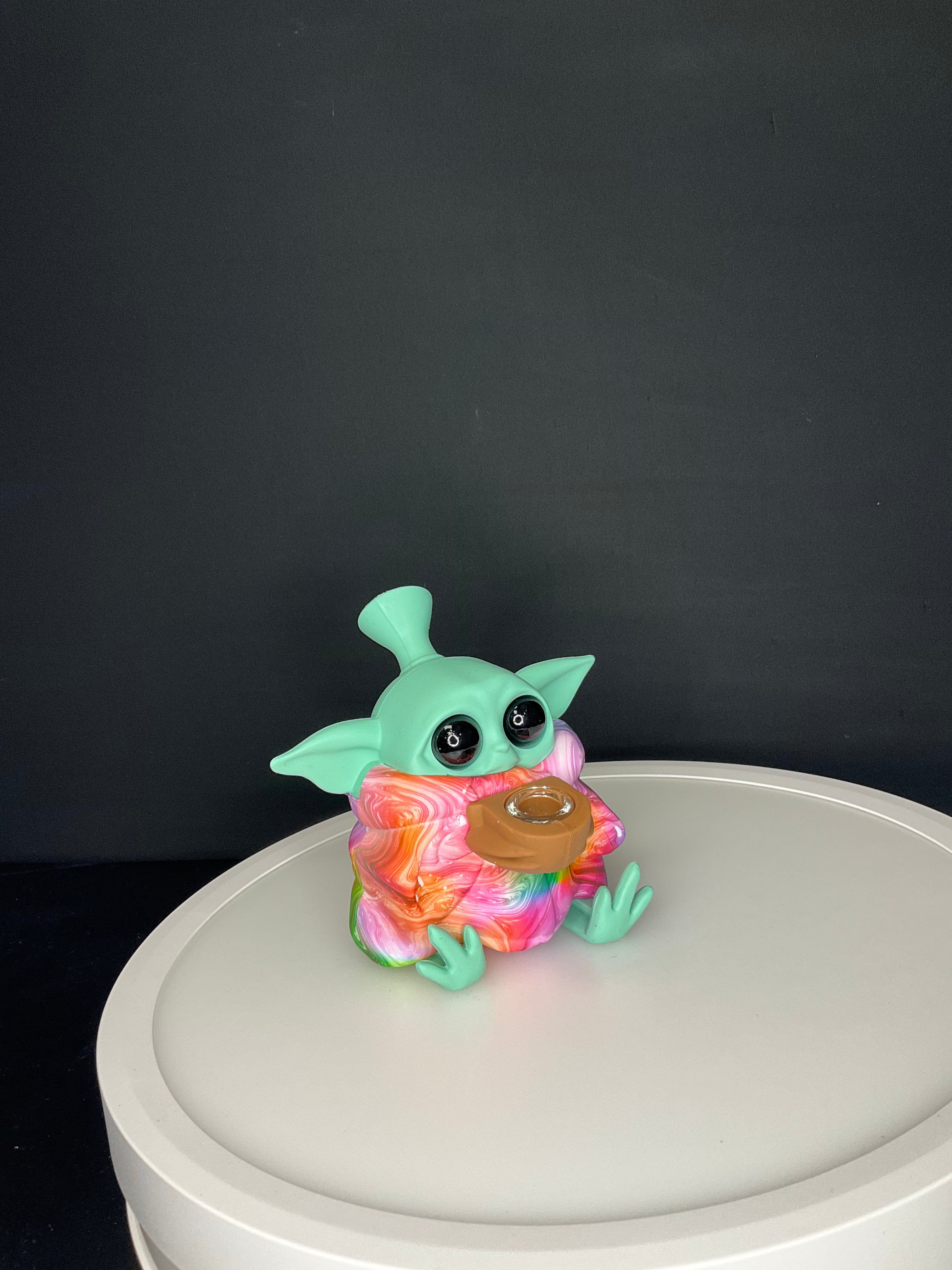 BUBBLER BONG - SILICONE BABY YODA SITTING - MULTICOLOURED