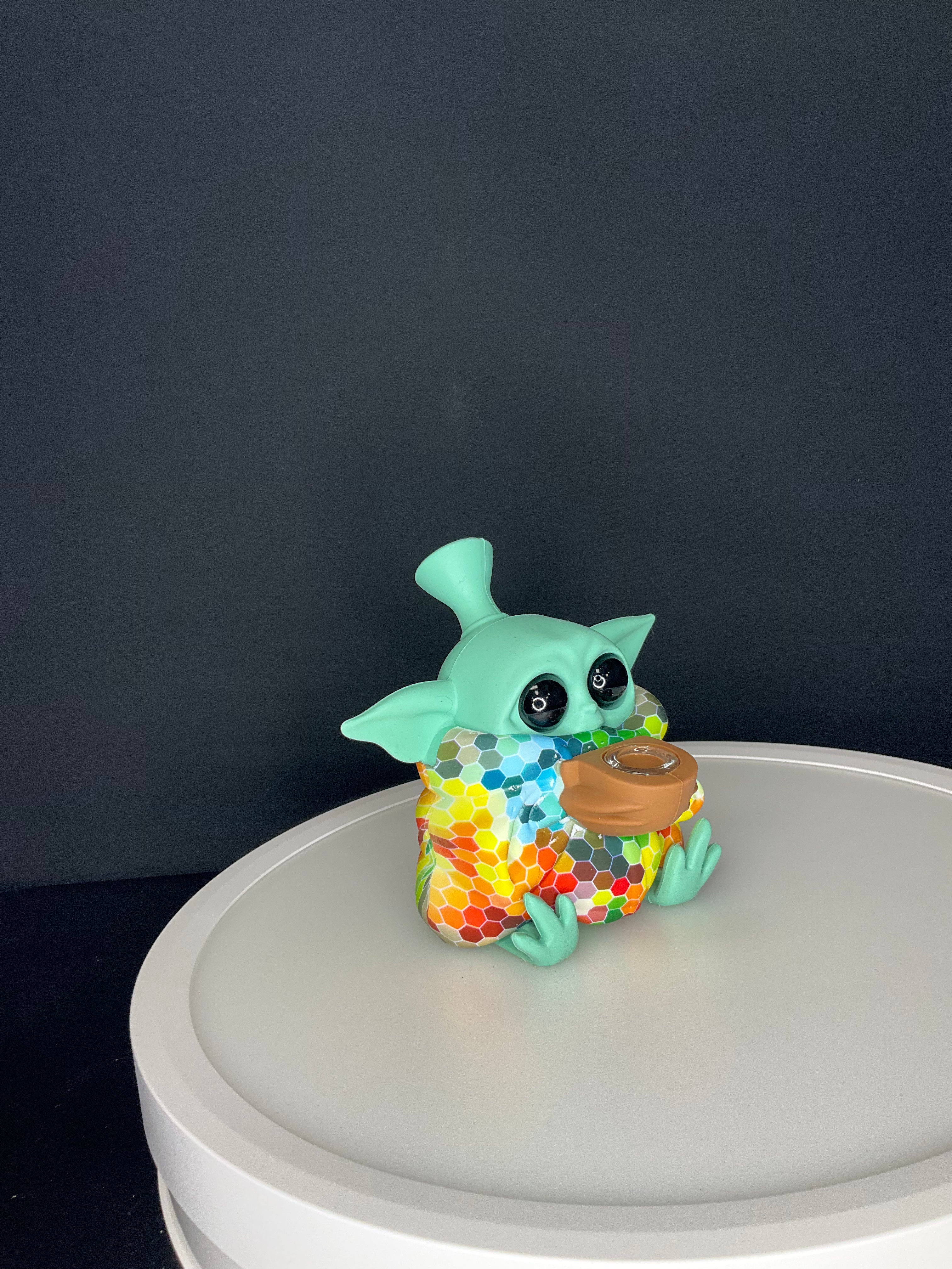 BUBBLER BONG - SILICONE BABY YODA SITTING - MULTICOLOURED