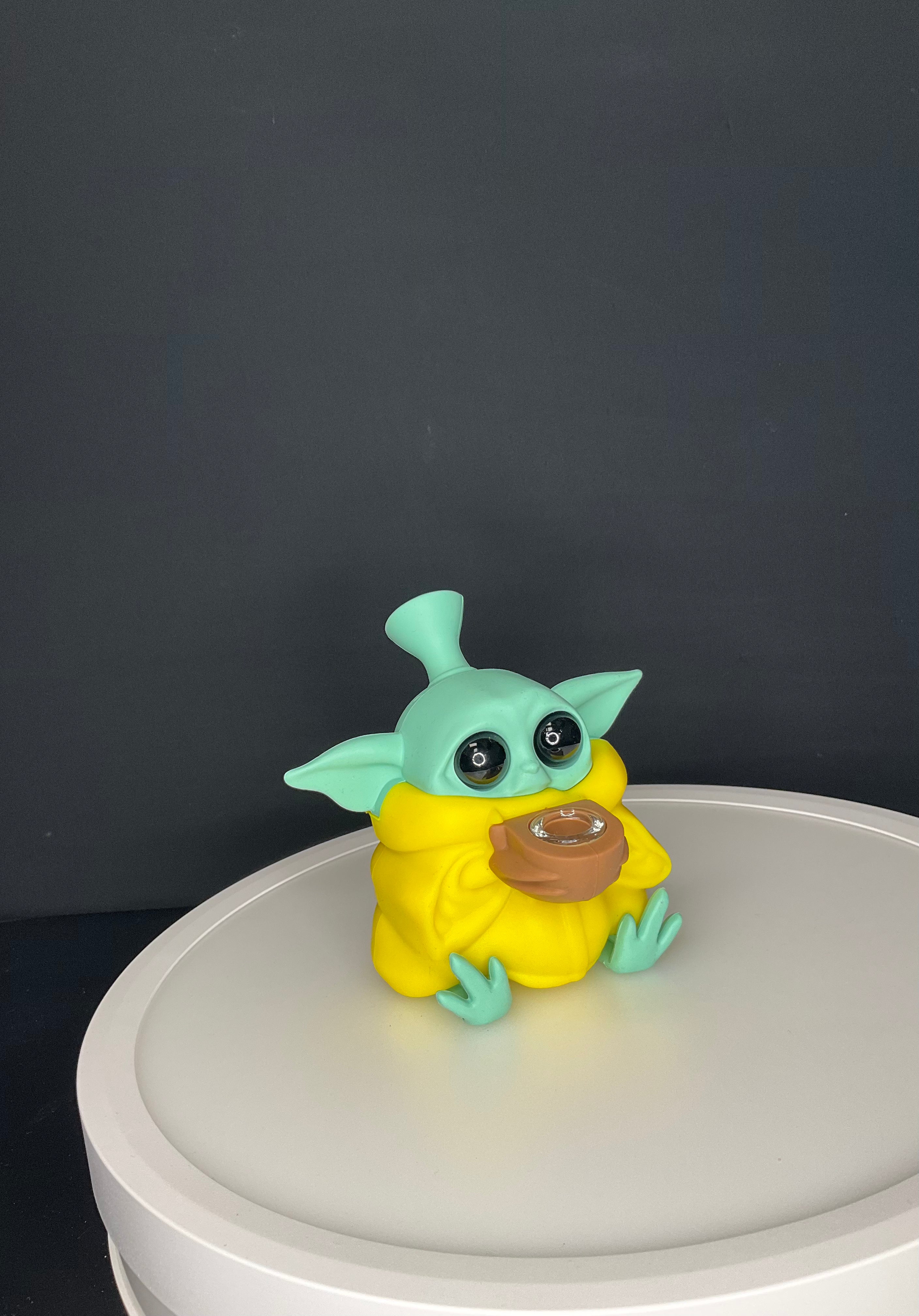 BUBBLER BONG - SILICONE BABY YODA SITTING - MULTICOLOURED