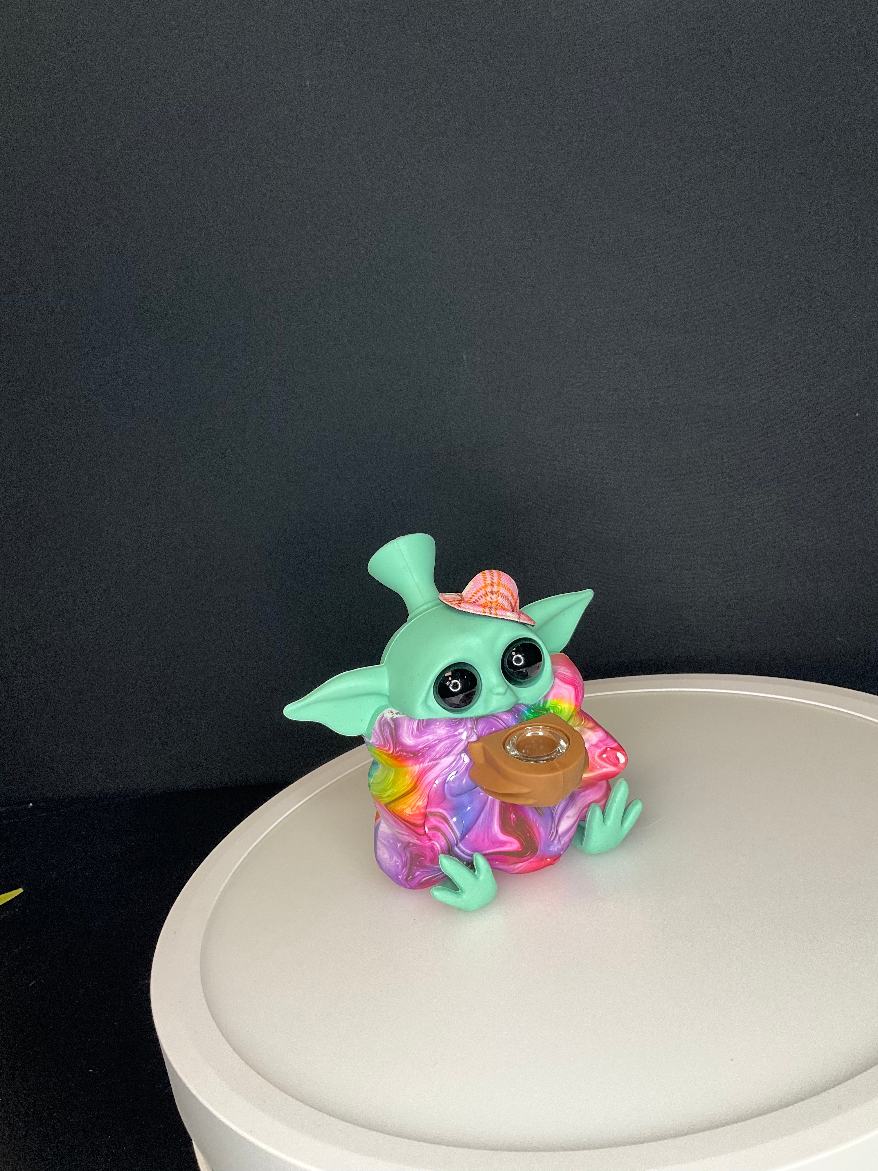 BUBBLER BONG - SILICONE BABY YODA SITTING - MULTICOLOURED