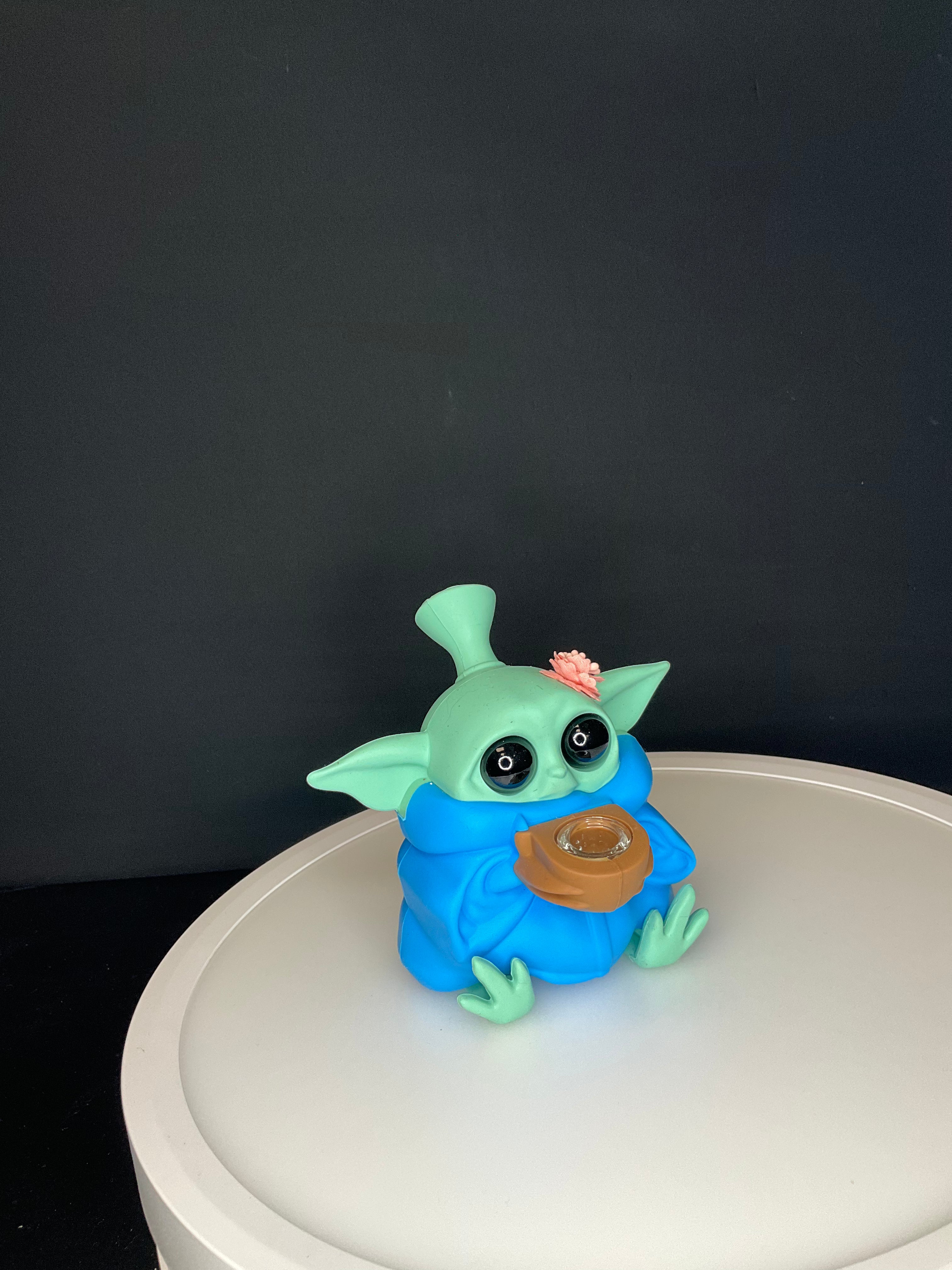 BUBBLER BONG - SILICONE BABY YODA SITTING - MULTICOLOURED