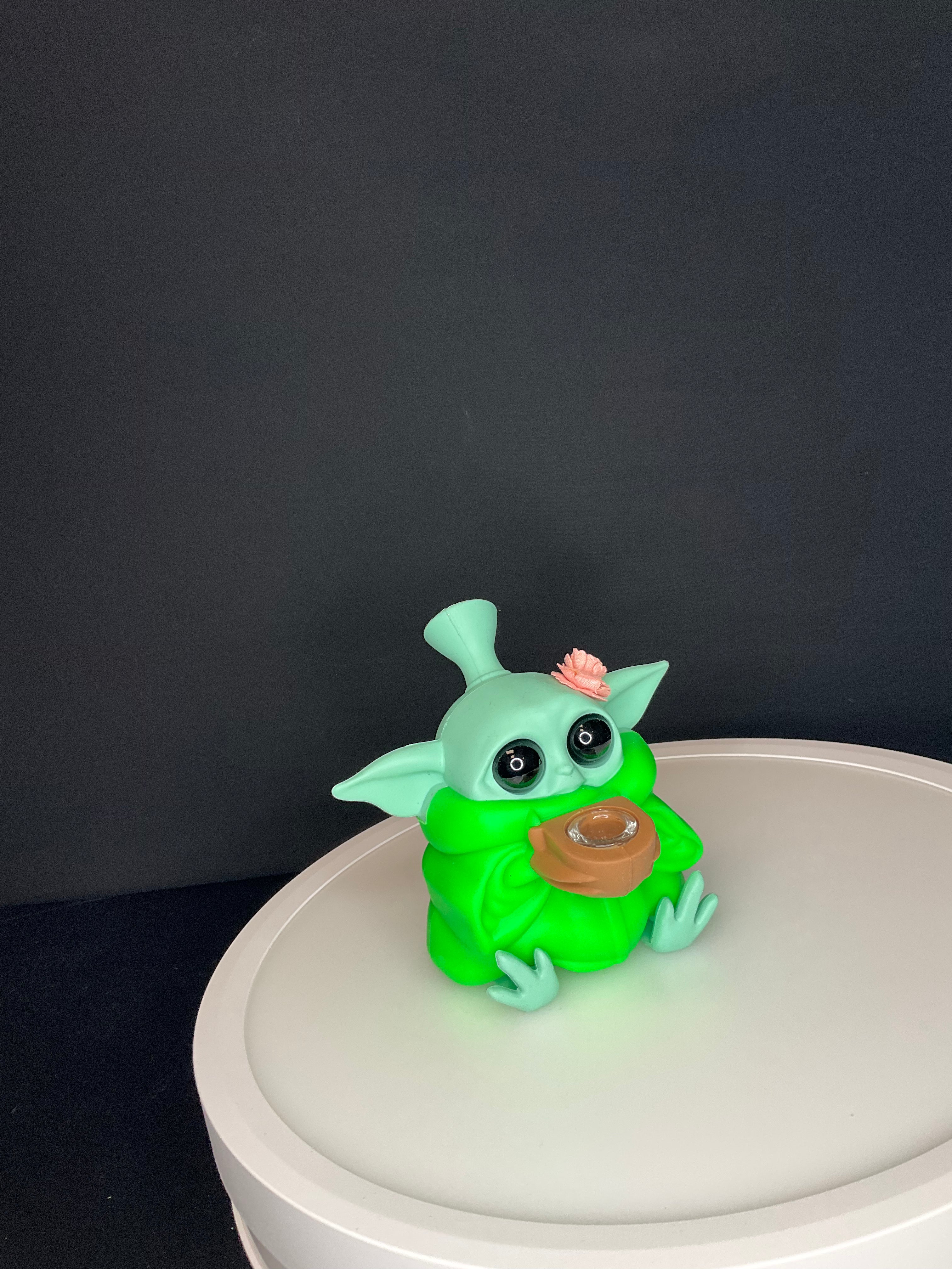 BUBBLER BONG - SILICONE BABY YODA SITTING - MULTICOLOURED