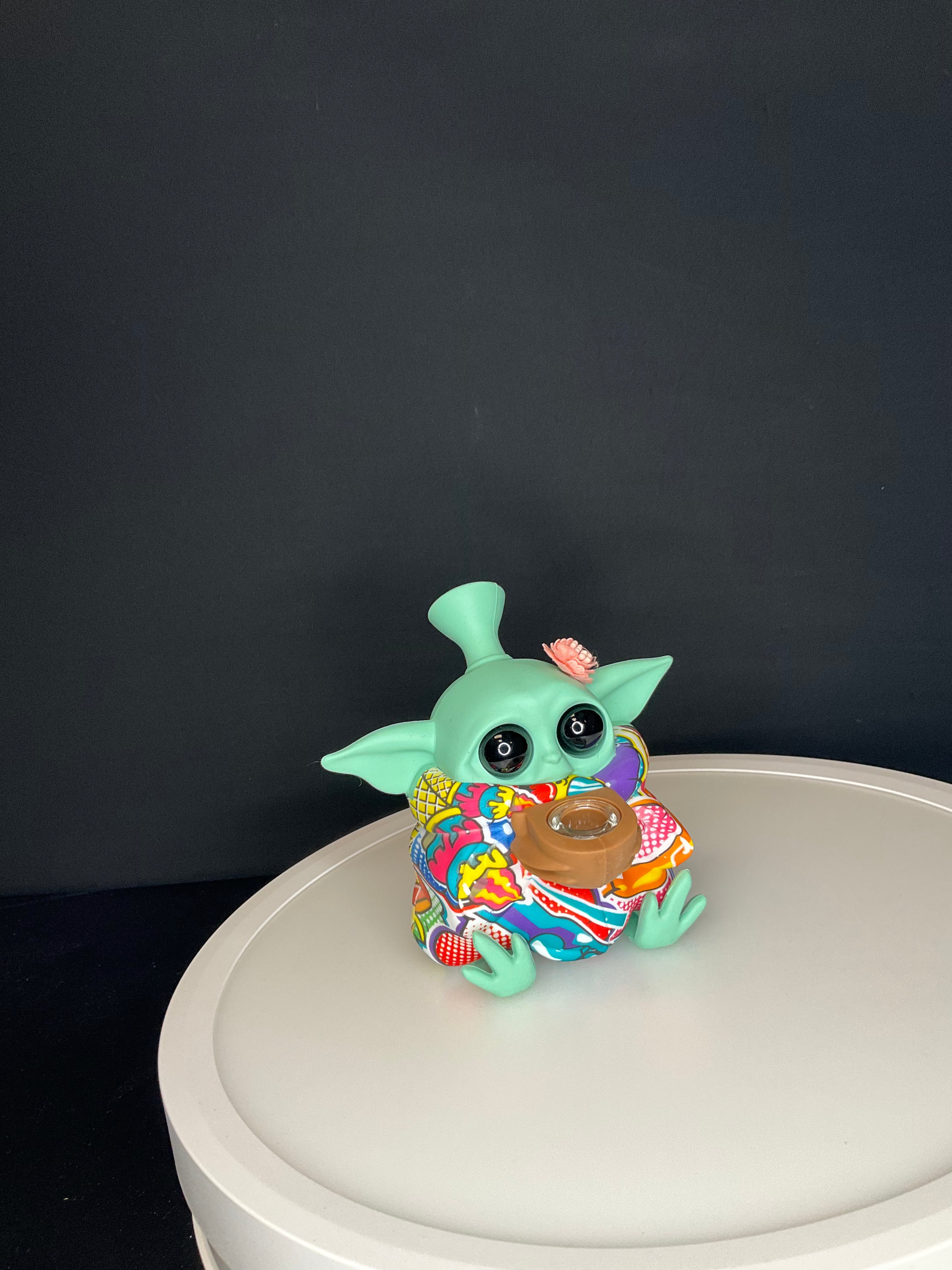 BUBBLER BONG - SILICONE BABY YODA SITTING - MULTICOLOURED
