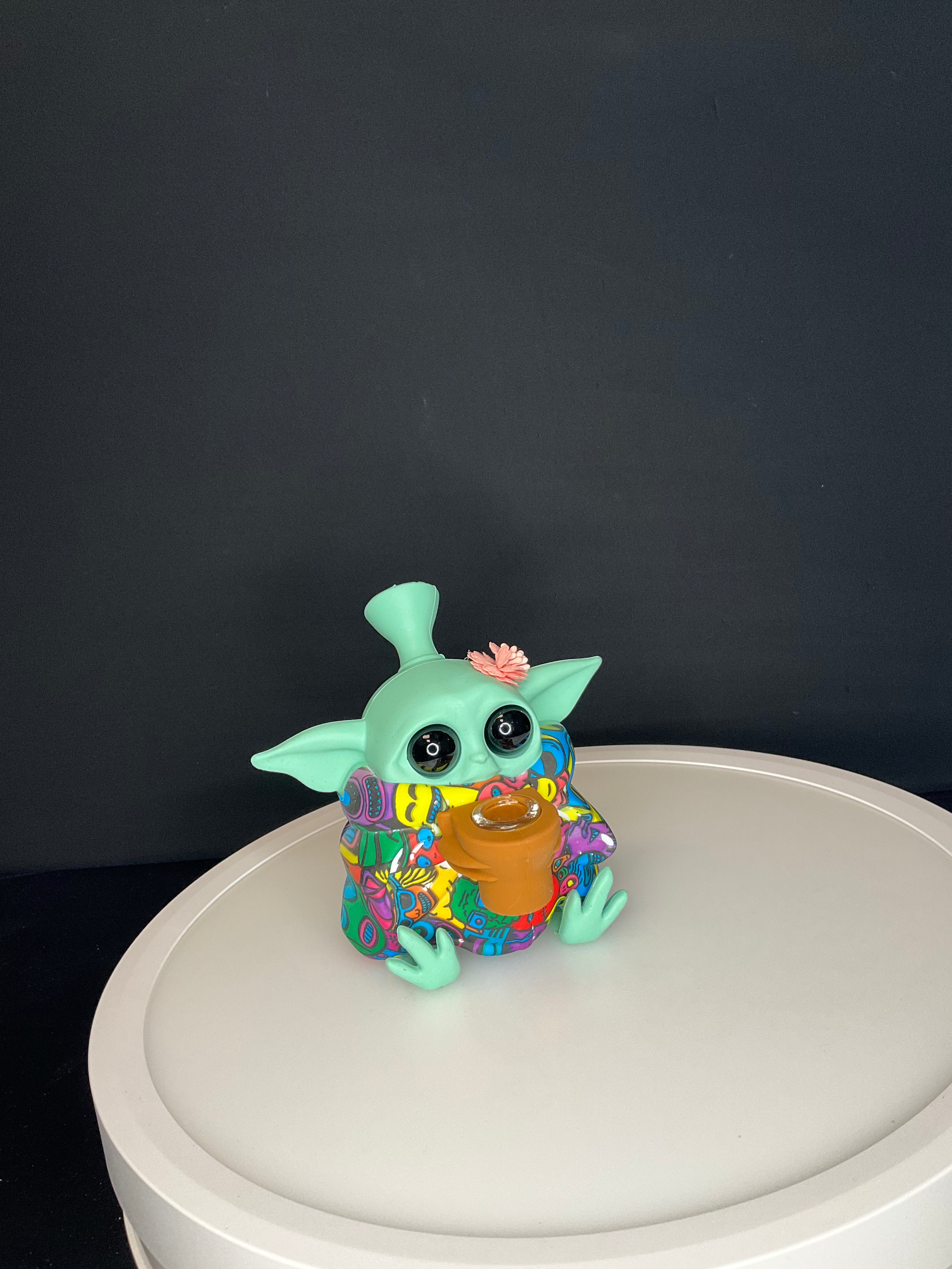 BUBBLER BONG - SILICONE BABY YODA SITTING - MULTICOLOURED