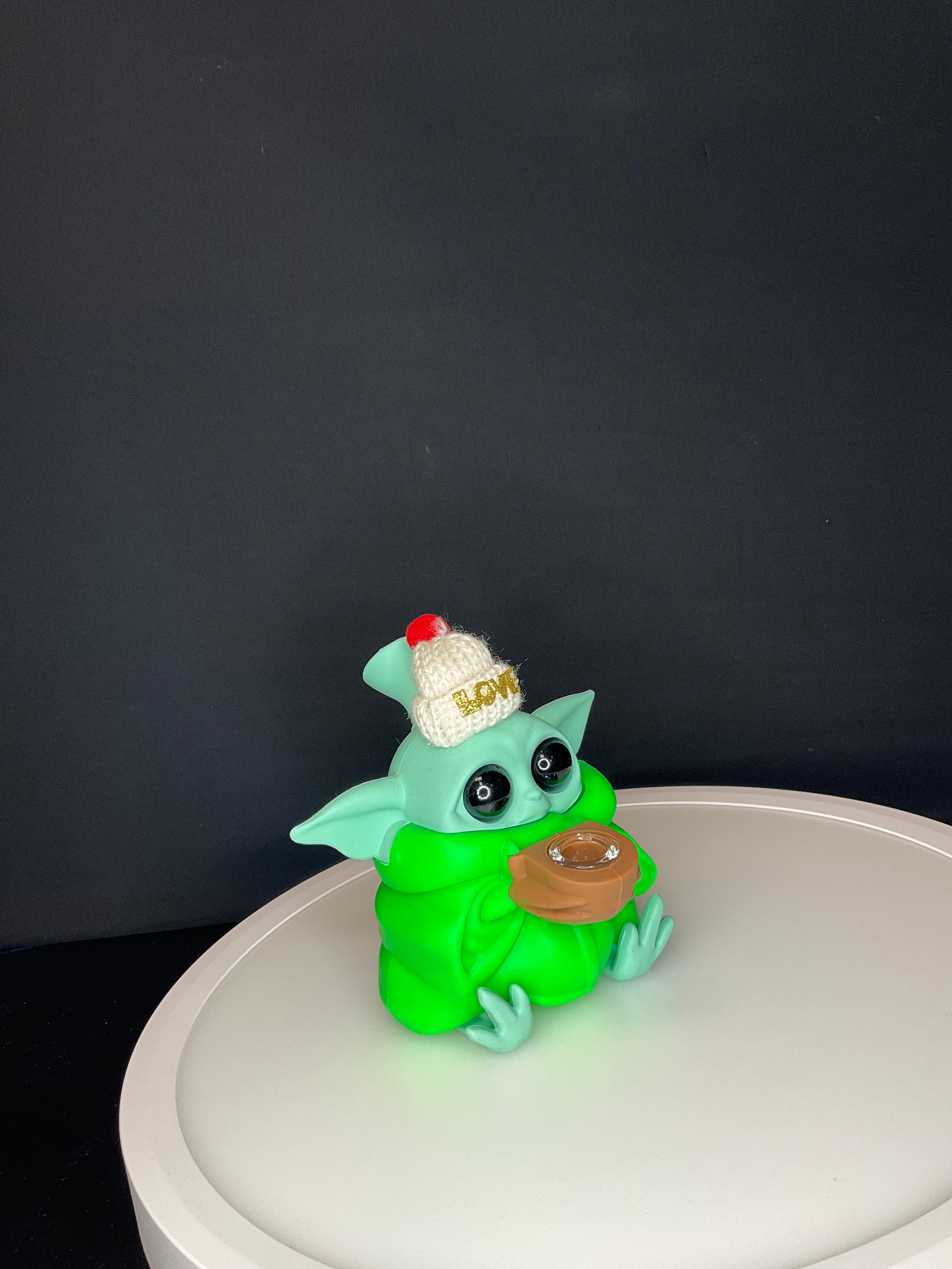 BUBBLER BONG - SILICONE BABY YODA SITTING - MULTICOLOURED