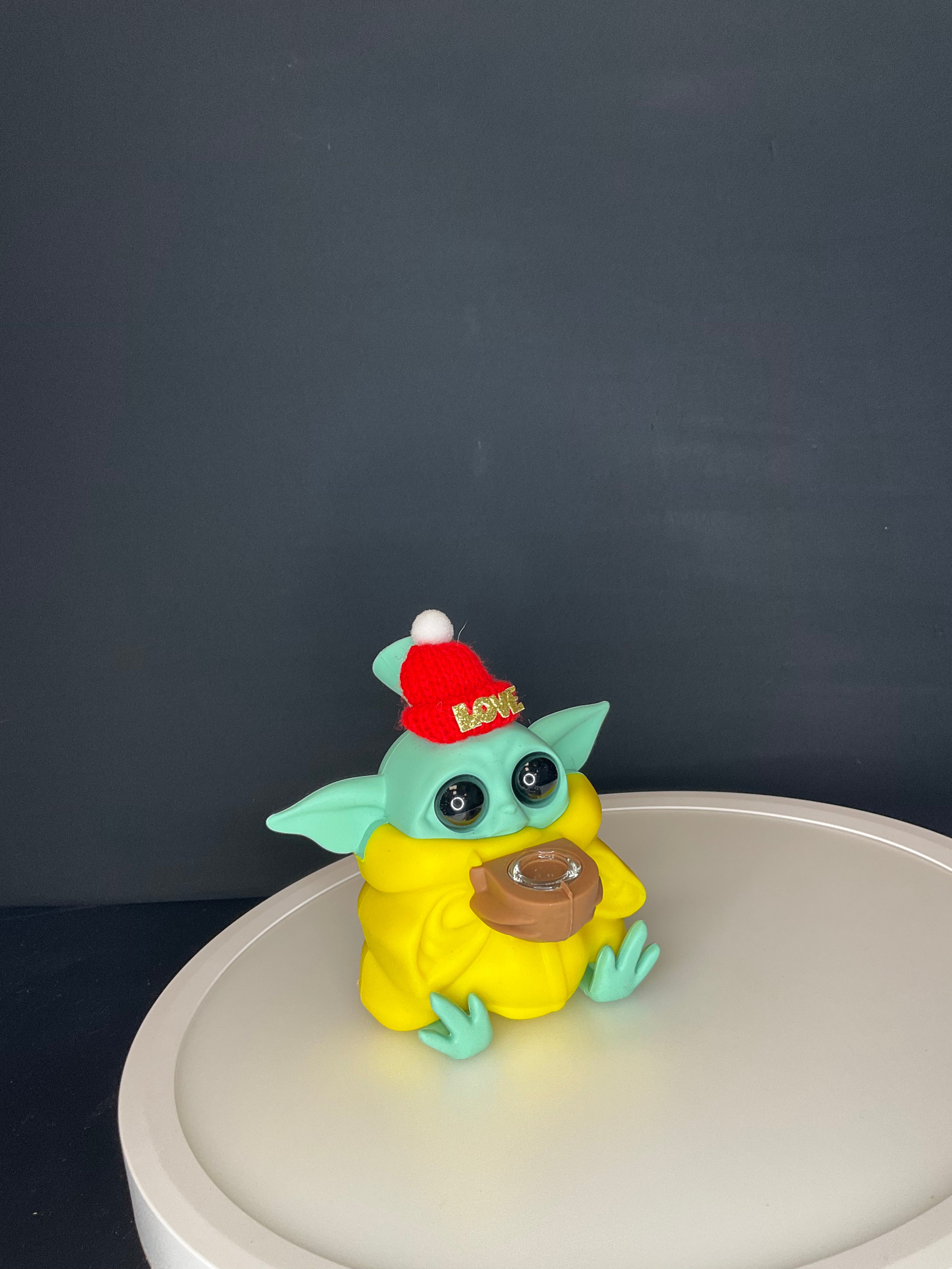 BUBBLER BONG - SILICONE BABY YODA SITTING - MULTICOLOURED