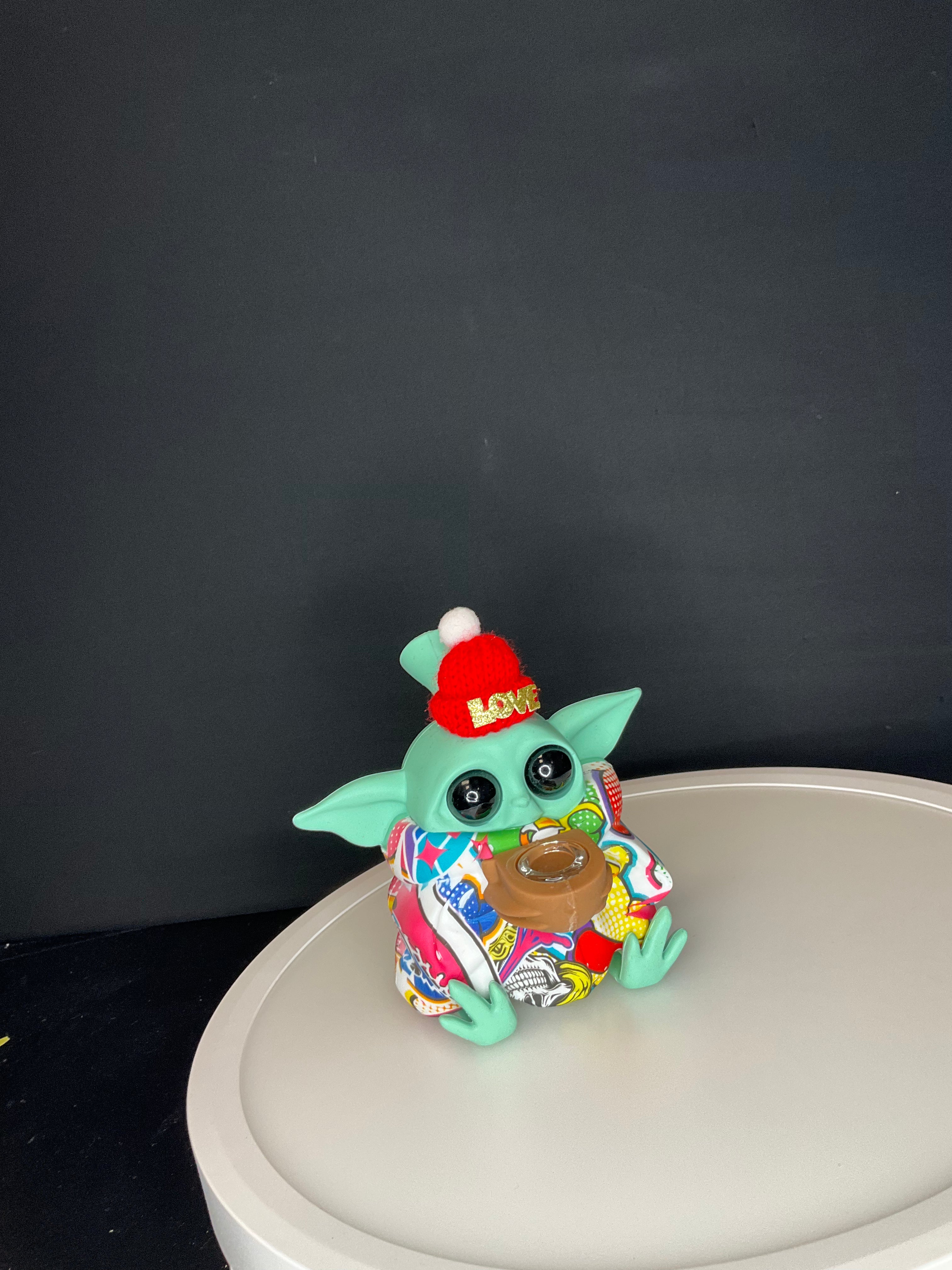 BUBBLER BONG - SILICONE BABY YODA SITTING - MULTICOLOURED