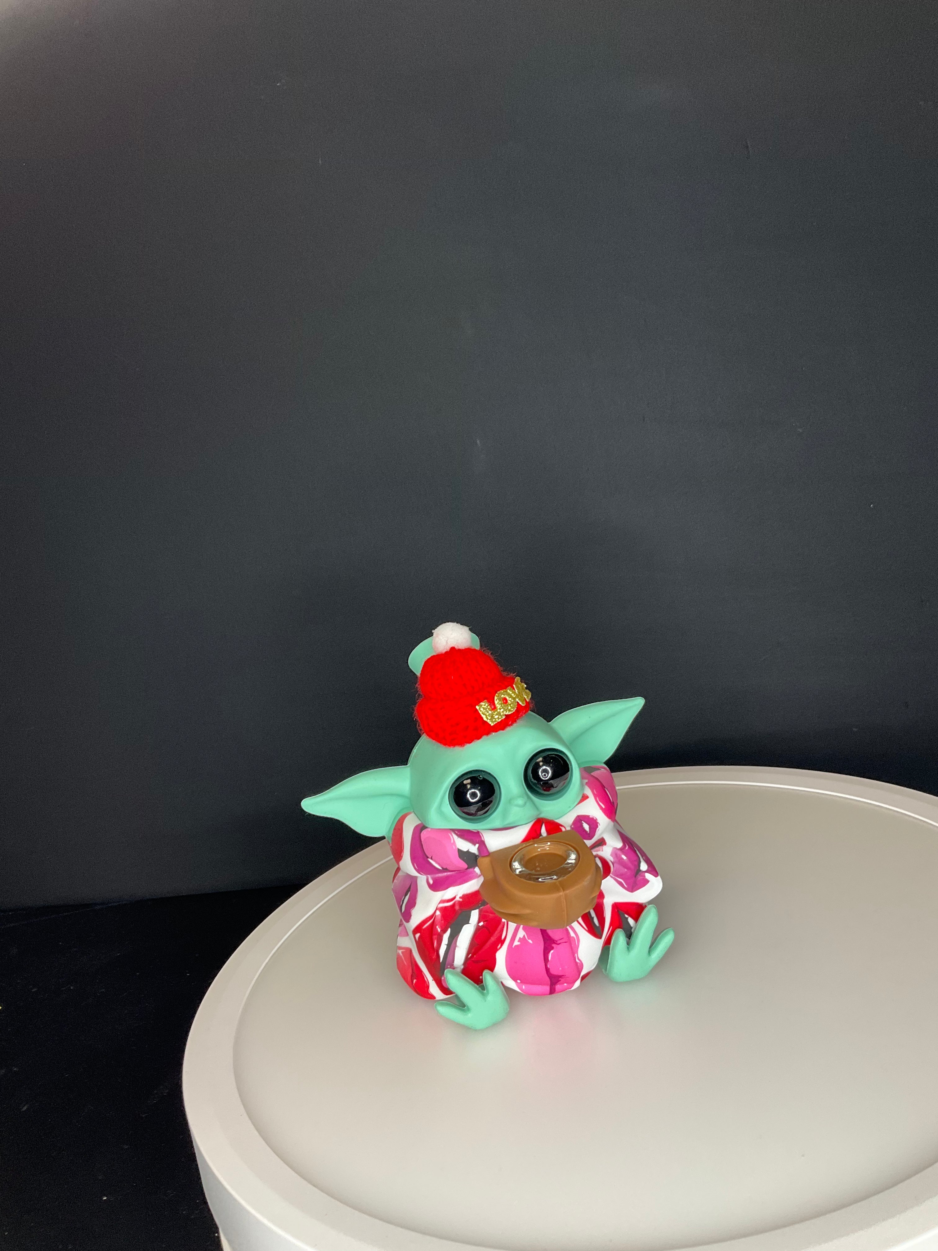 BUBBLER BONG - SILICONE BABY YODA SITTING - MULTICOLOURED