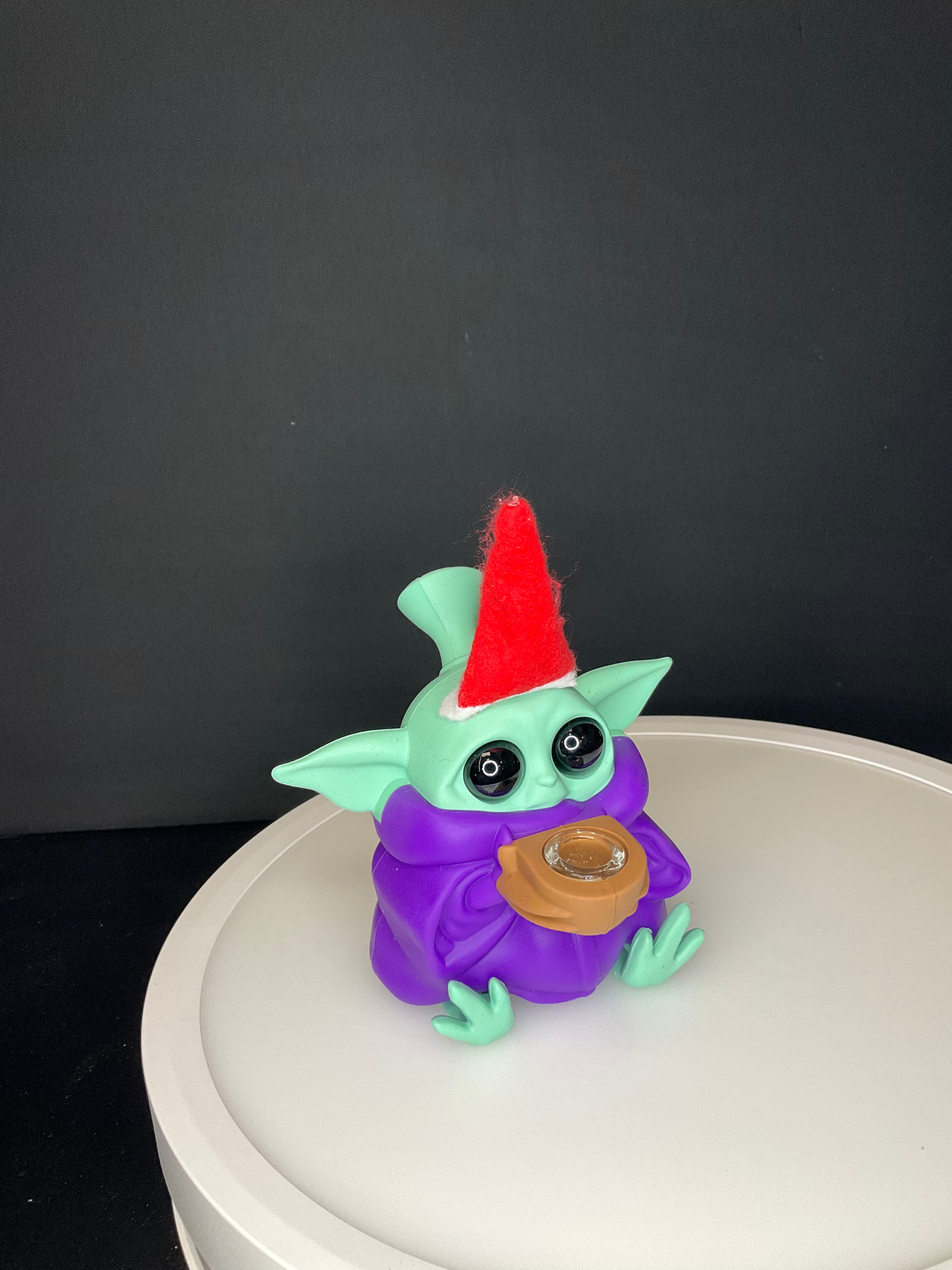 BUBBLER BONG - SILICONE BABY YODA SITTING - MULTICOLOURED