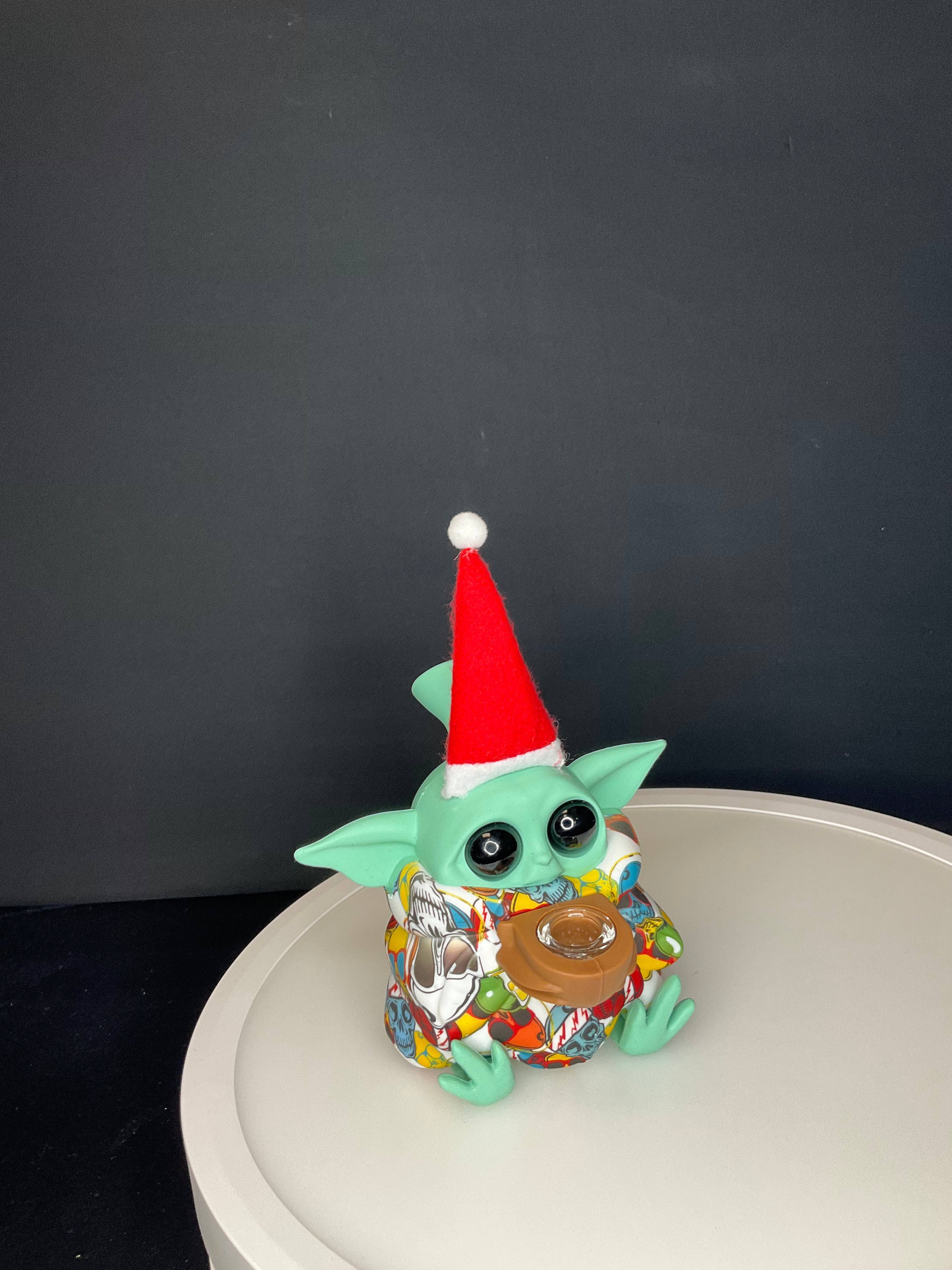 BUBBLER BONG - SILICONE BABY YODA SITTING - MULTICOLOURED