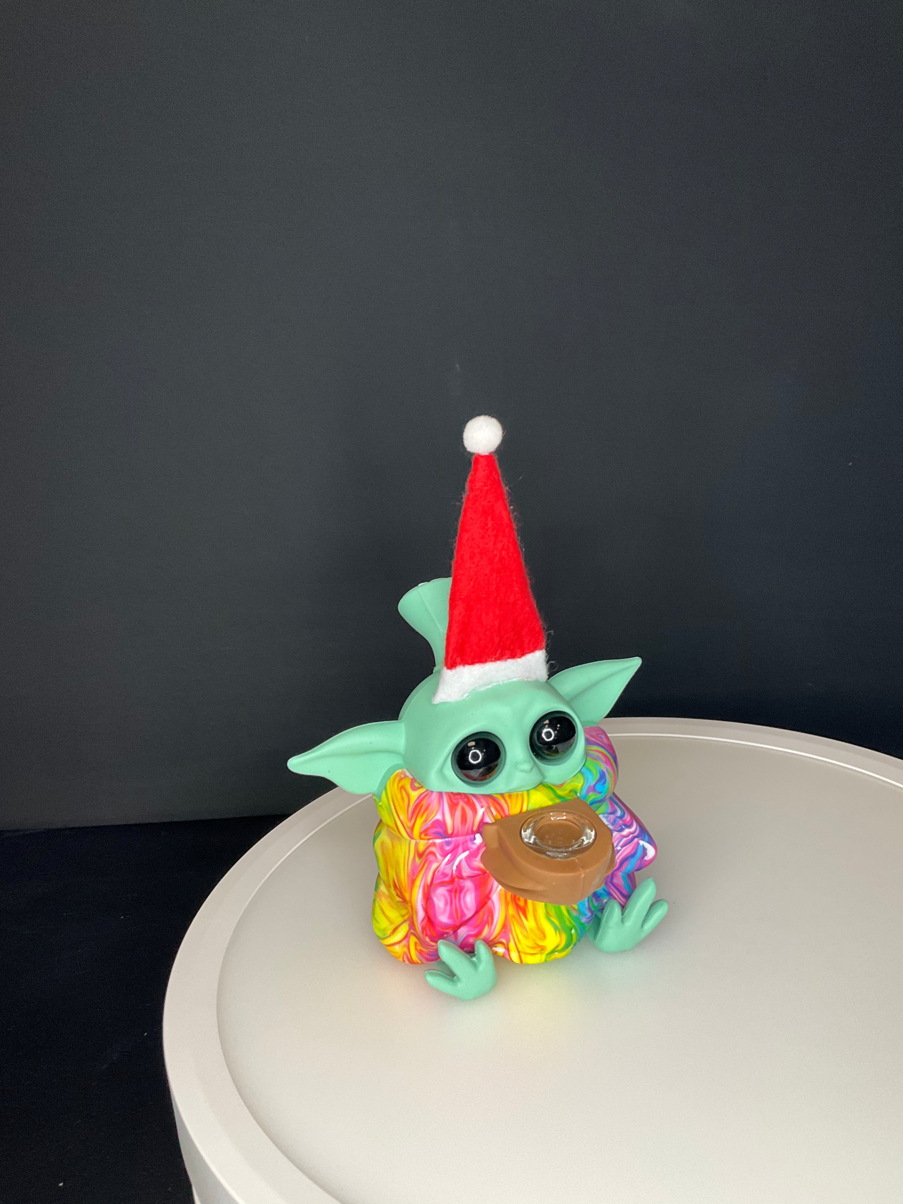 BUBBLER BONG - SILICONE BABY YODA SITTING - MULTICOLOURED