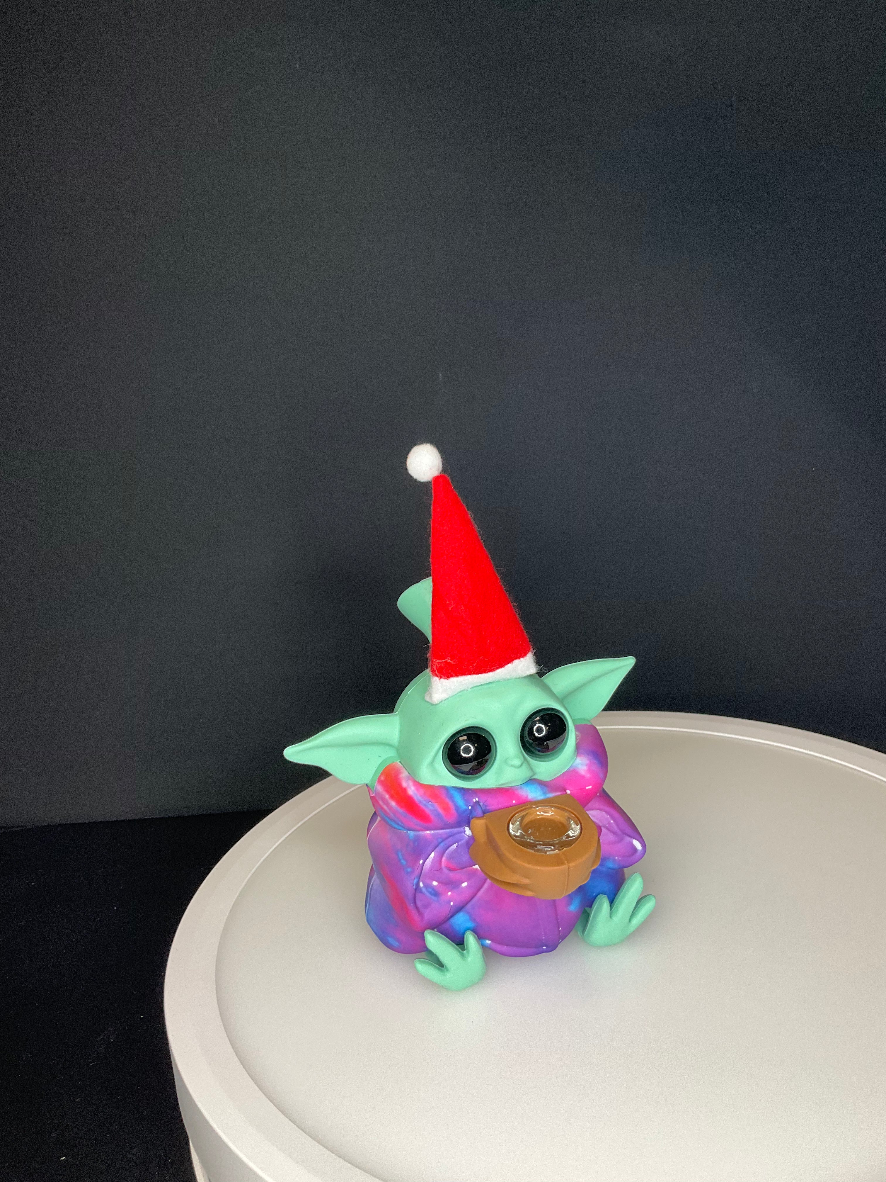 BUBBLER BONG - SILICONE BABY YODA SITTING - MULTICOLOURED