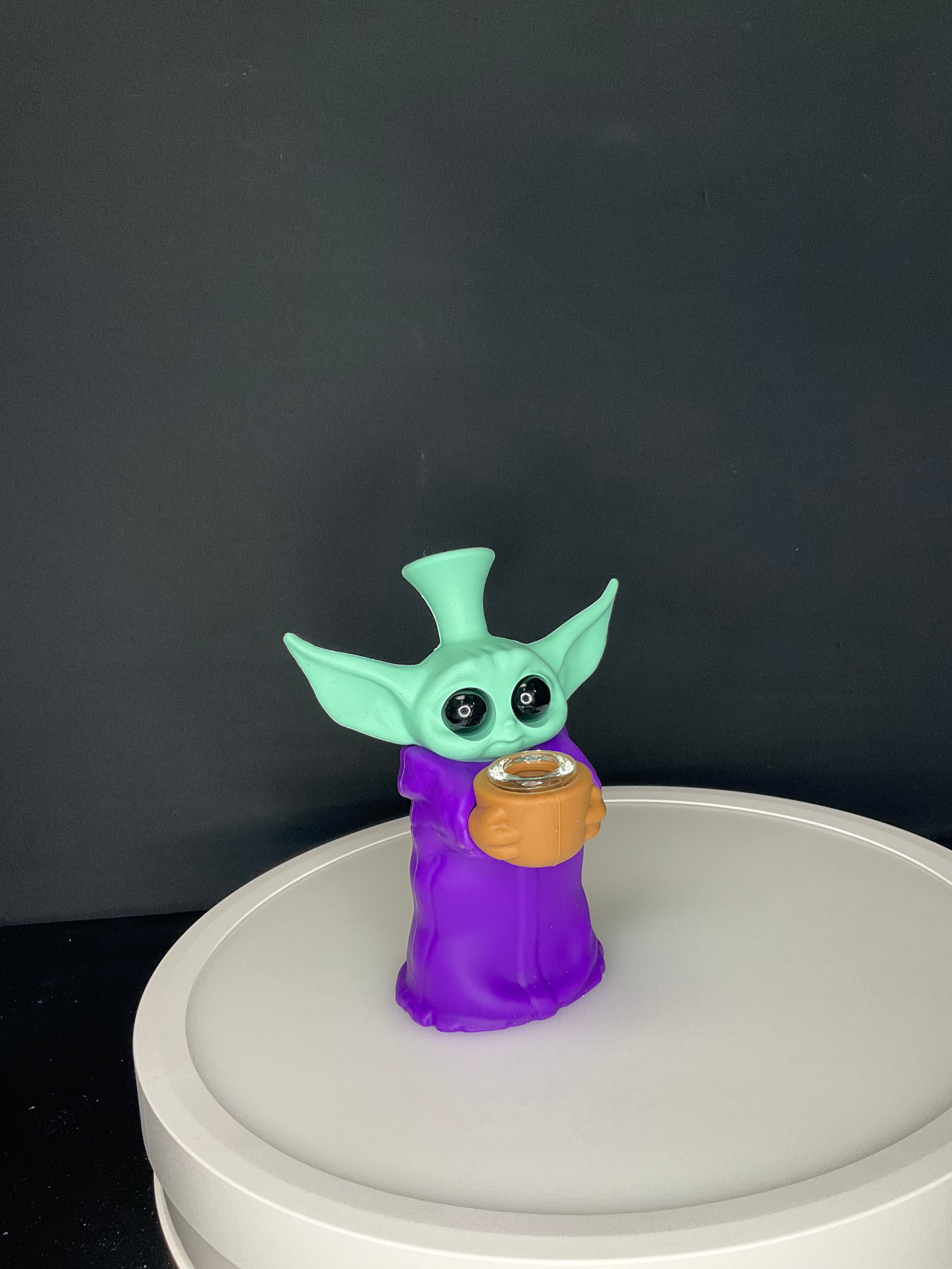 BUBBLER BONG - SILICONE BABY YODA STANDING - MULTICOLOURED