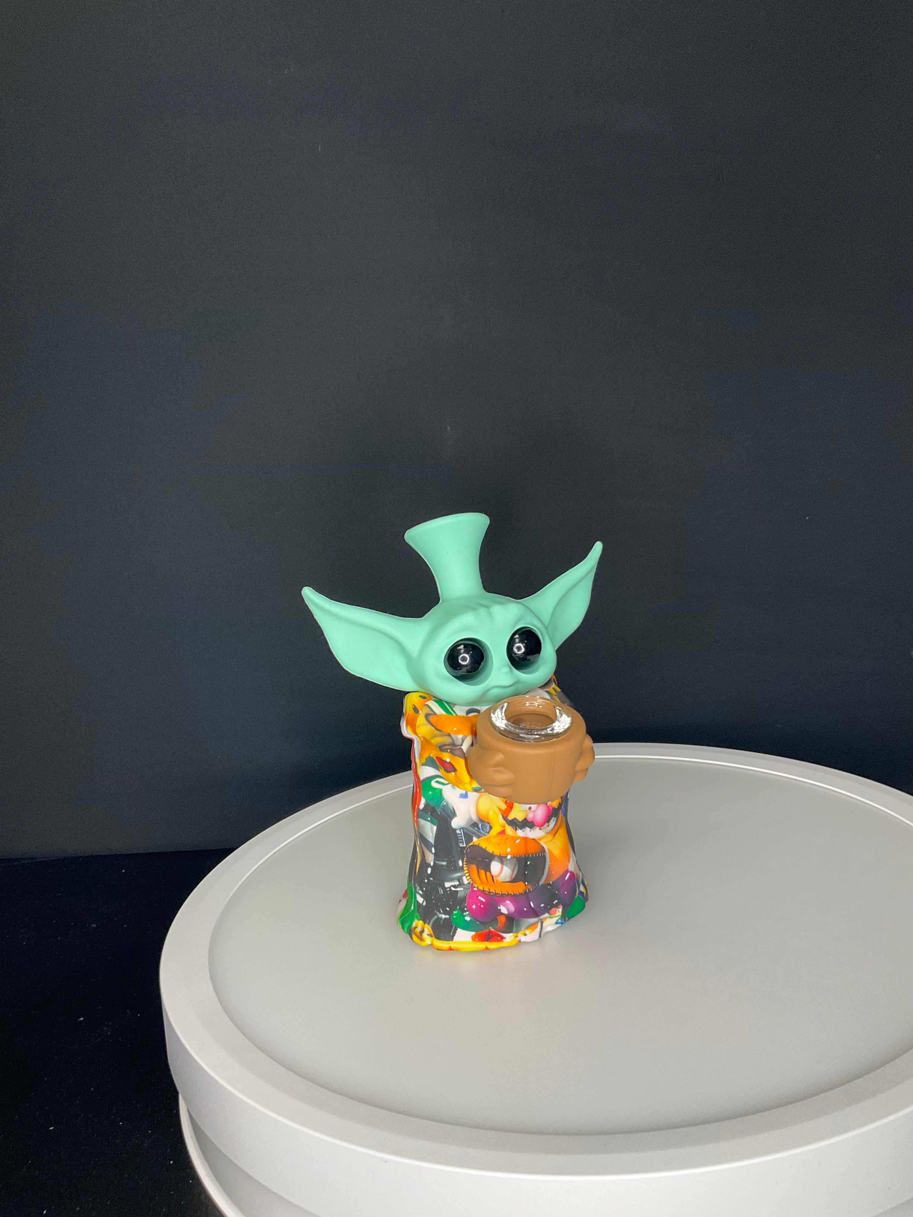 BUBBLER BONG - SILICONE BABY YODA STANDING - MULTICOLOURED
