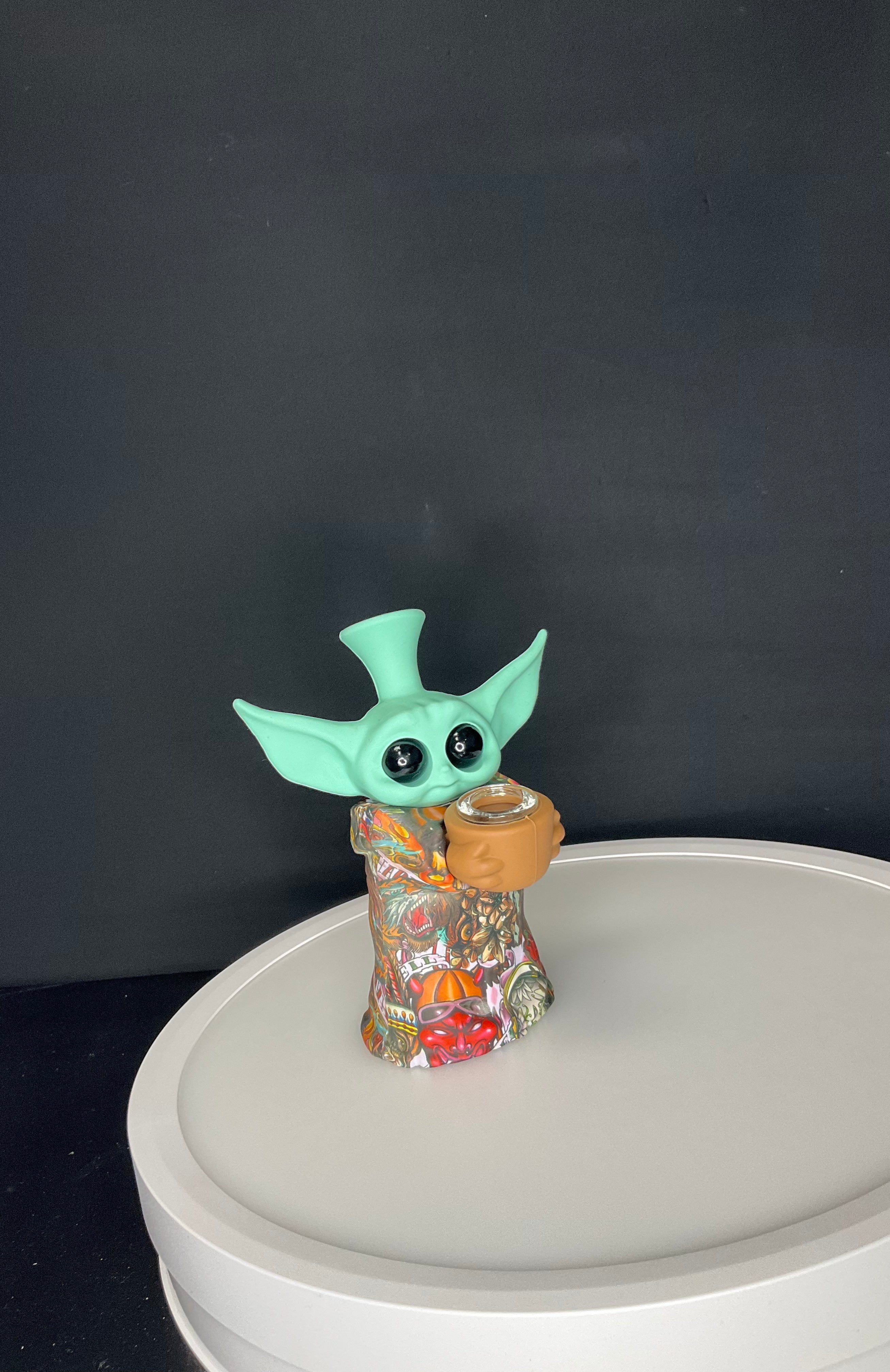 BUBBLER BONG - SILICONE BABY YODA STANDING - MULTICOLOURED
