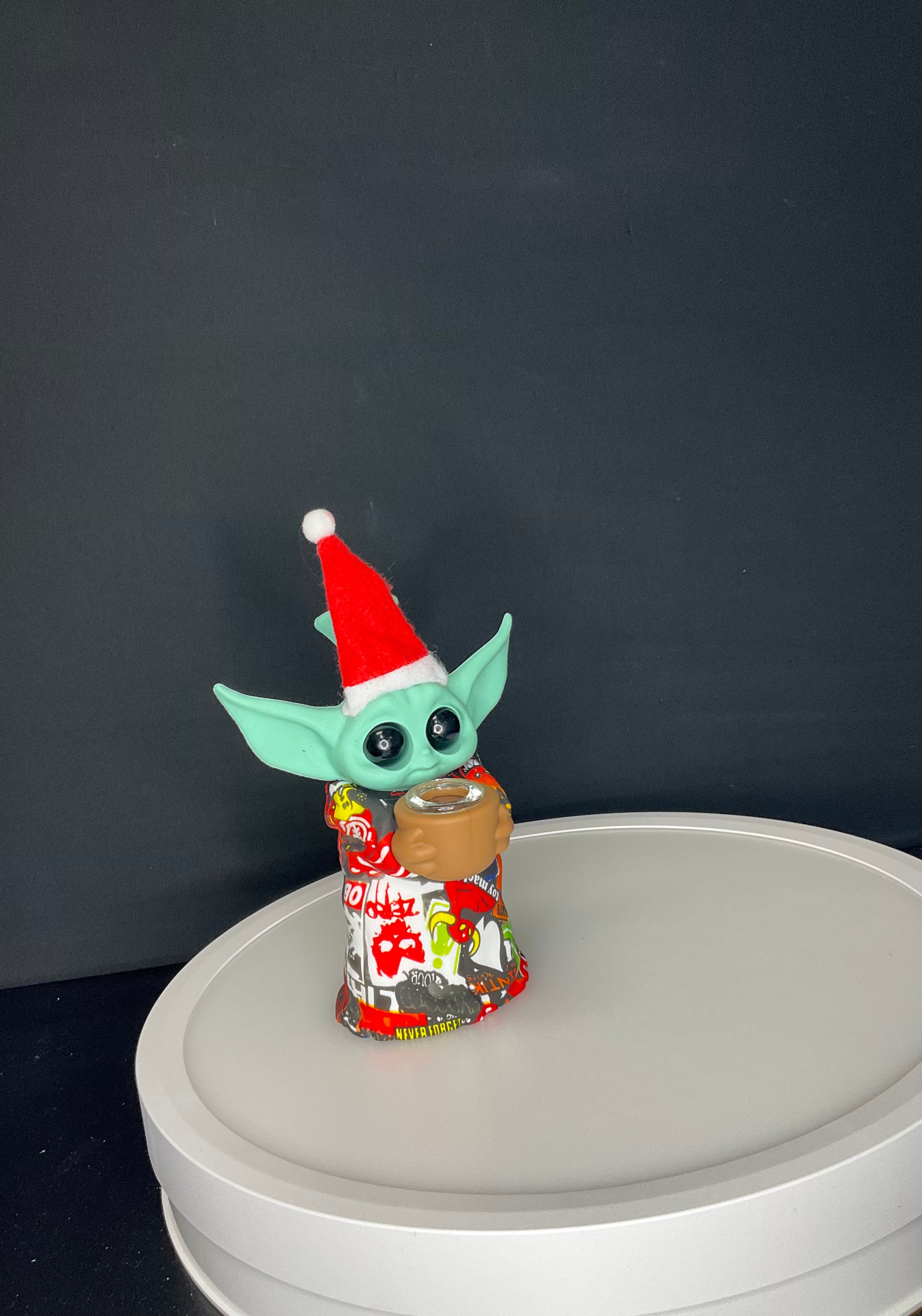 BUBBLER BONG - SILICONE BABY YODA STANDING - MULTICOLOURED